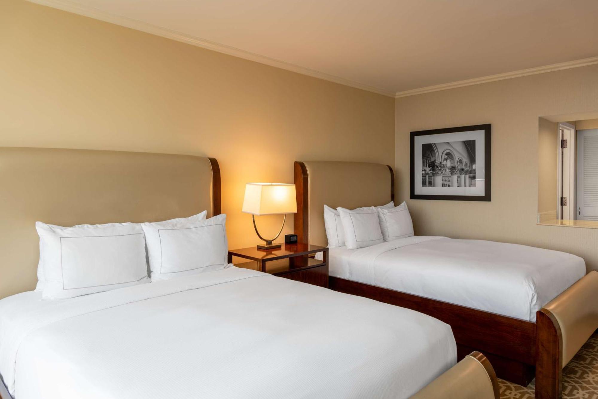 Hilton Alexandria Mark Center Esterno foto