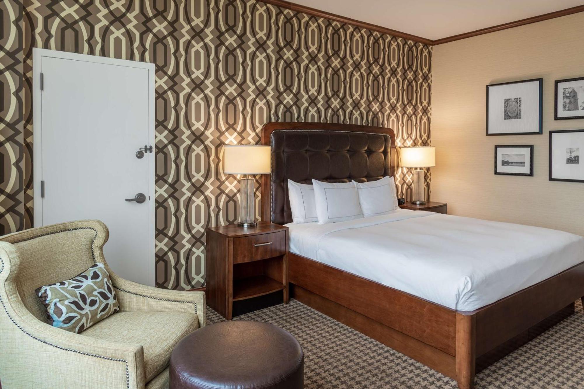 Hilton Alexandria Mark Center Esterno foto