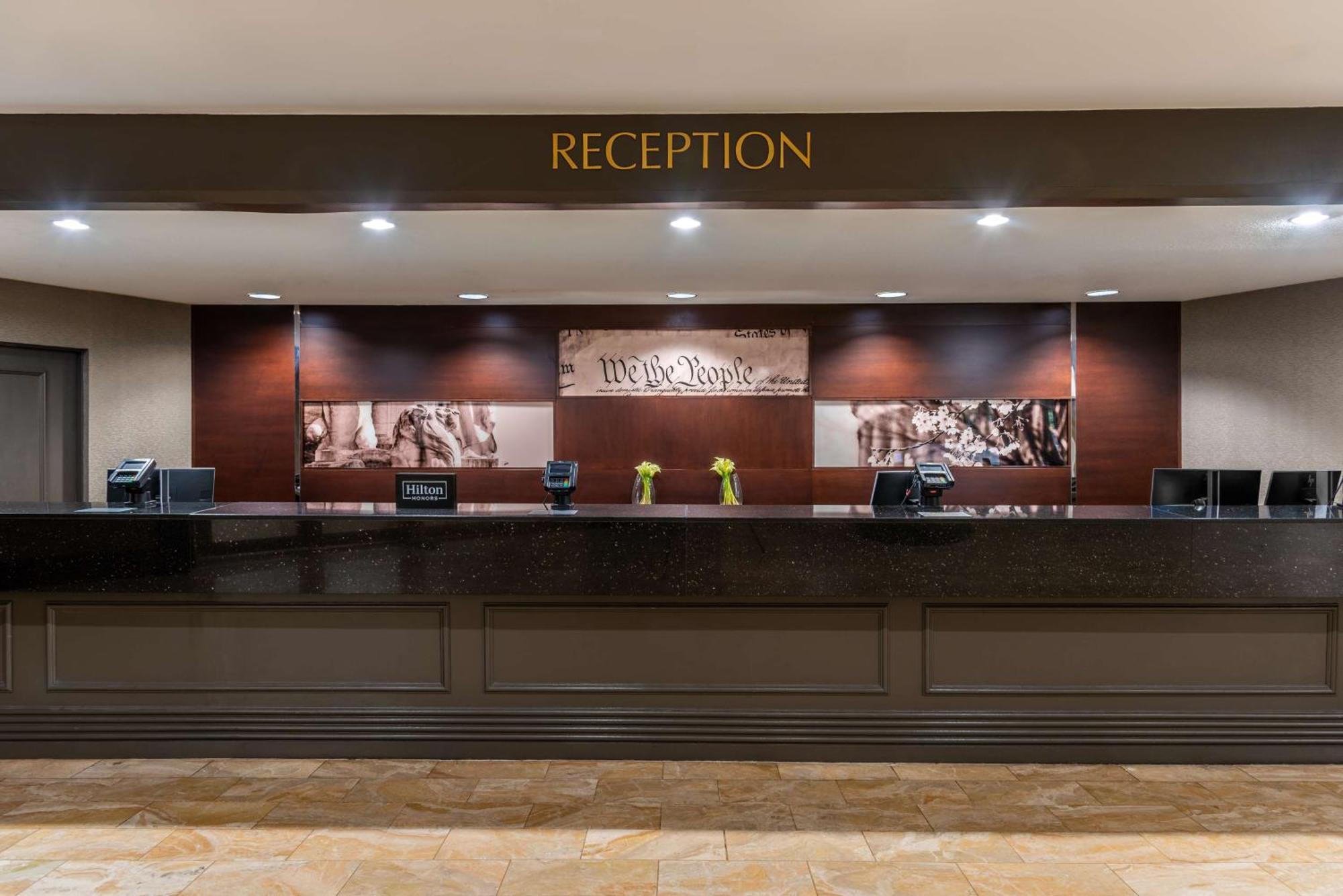 Hilton Alexandria Mark Center Esterno foto
